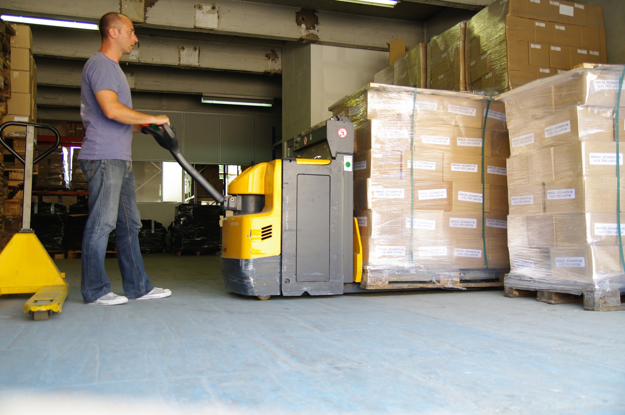 Manutention de fret dans le cadre de groupage et de consolidation pour vos exportsManutention de fret dans le cadre de groupage et de consolidation pour vos exports